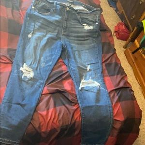 Distressed skinny jeans